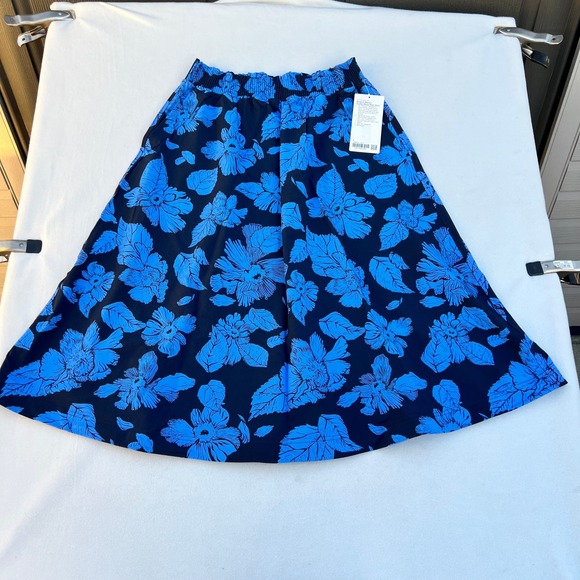 lululemon athletica Dresses & Skirts - Lululemon Stretch Woven Ruffle Waist Midi Skirt Blue Floral Relaxed Fit Size L
